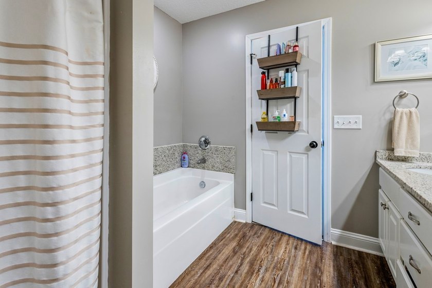 Move-in ready home located in the highly sought-after Baymeadows - photo 10