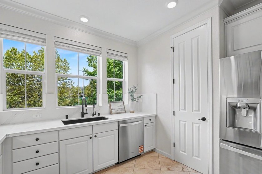 Welcome to this beautifully maintained, EAST-FACING home - photo 16