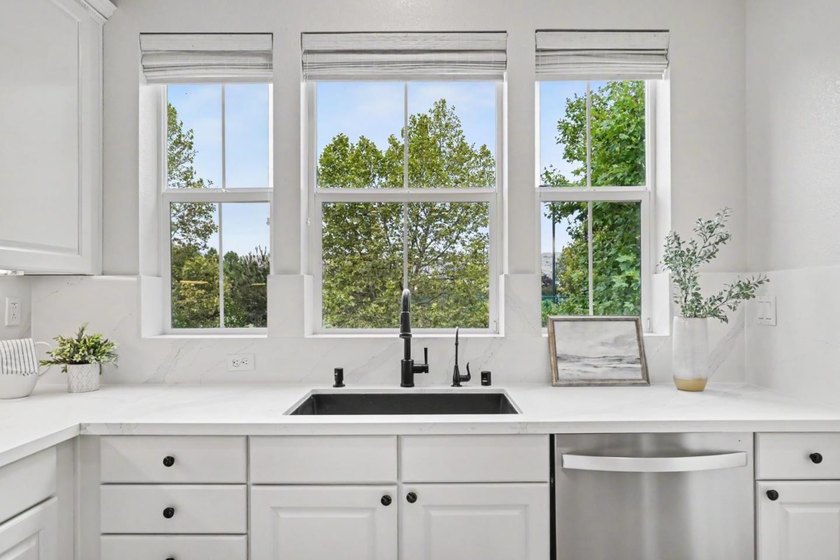 Welcome to this beautifully maintained, EAST-FACING home - photo 17