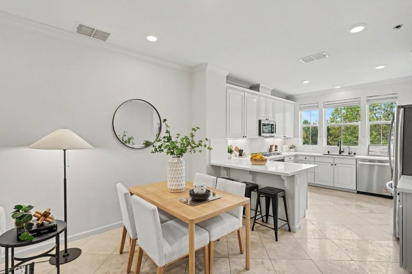 Welcome to this beautifully maintained, EAST-FACING home - photo 19