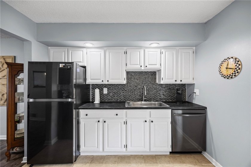 Brighton welcomes you home to this beautifully updated end-unit - photo 20