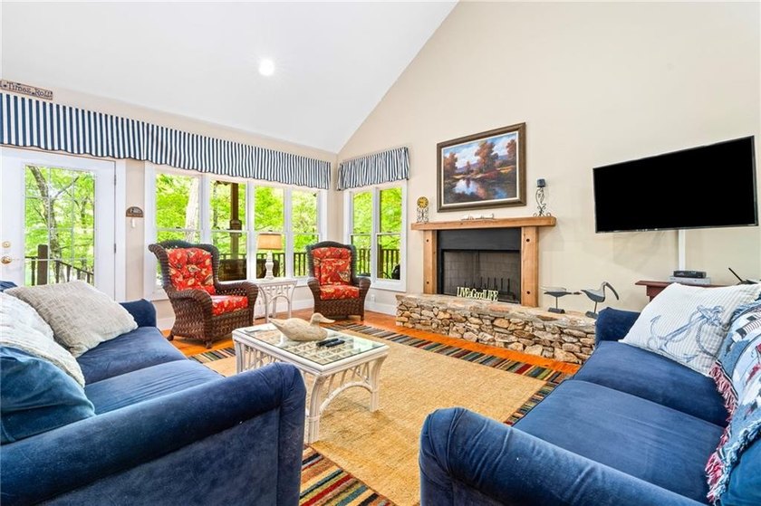 Talk about quintessential Lake Martin cabin living in a PRIME - photo 21