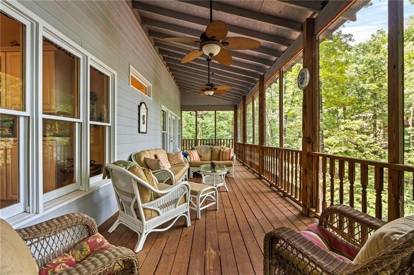 Talk about quintessential Lake Martin cabin living in a PRIME - photo 25