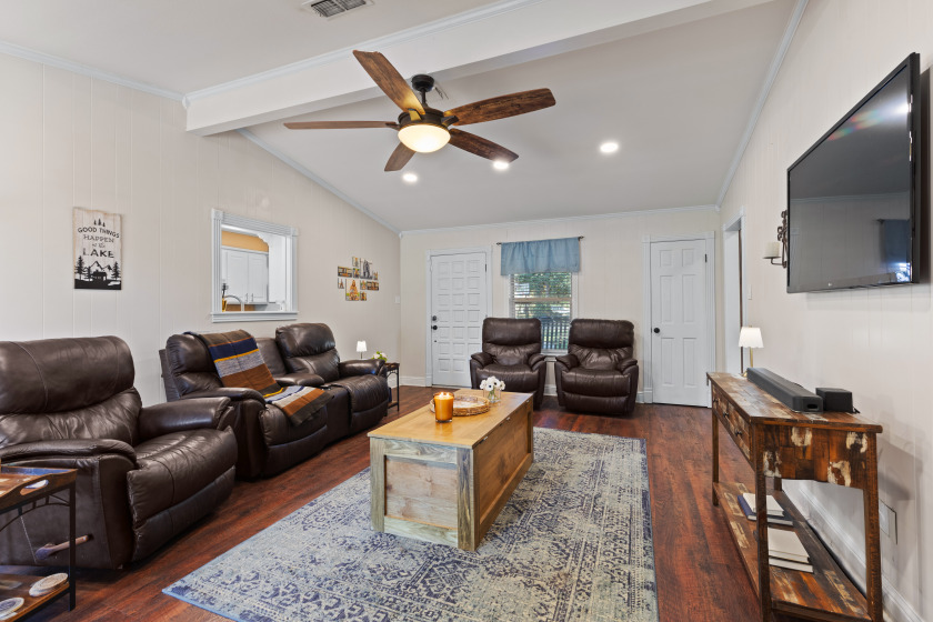 Perfect blend of elevated lake view, privacy &amp; nature SOLD - photo 8
