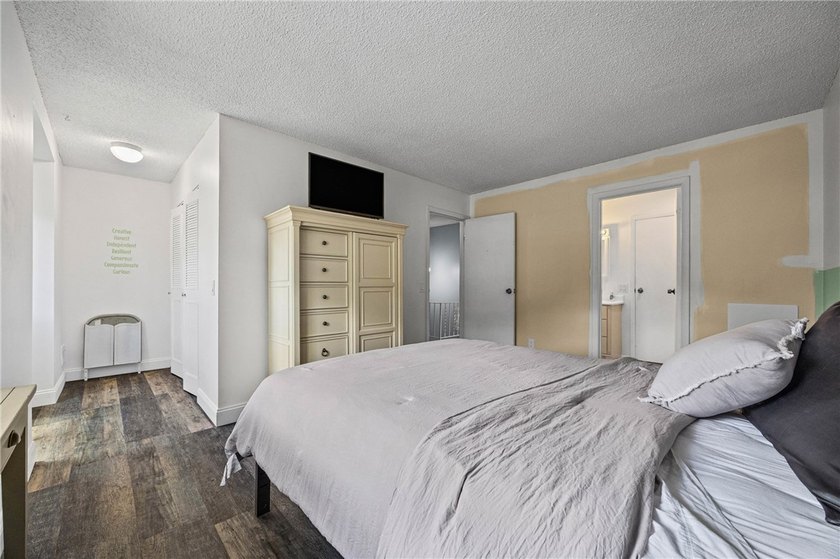 Brighton welcomes you home to this beautifully updated end-unit - photo 32