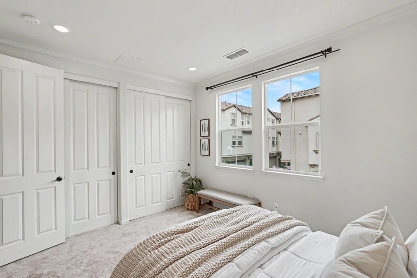 Welcome to this beautifully maintained, EAST-FACING home - photo 38