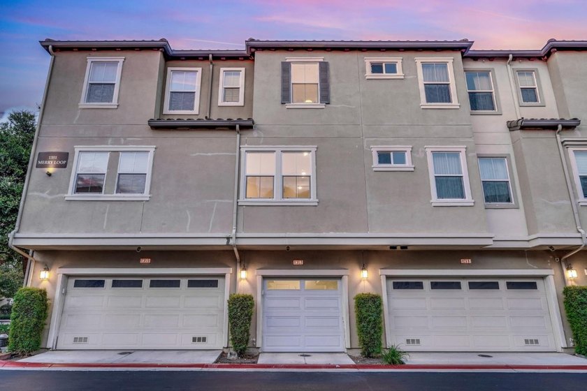 Welcome to this beautifully maintained, EAST-FACING home - photo 47