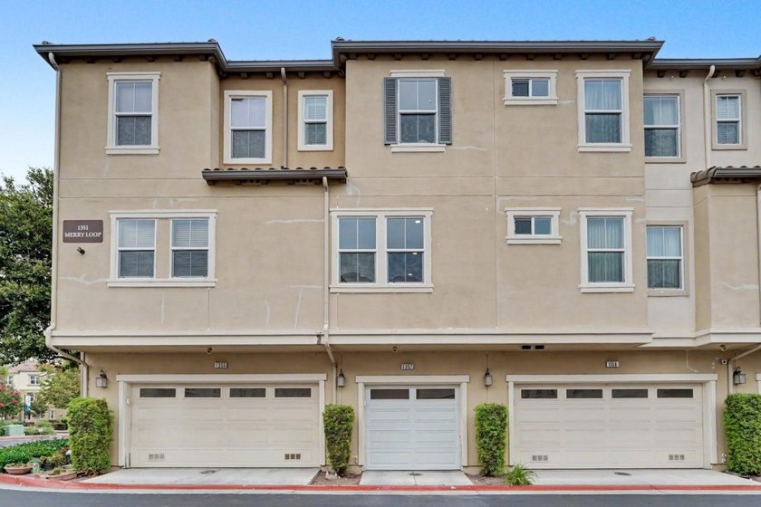 Welcome to this beautifully maintained, EAST-FACING home - photo 48