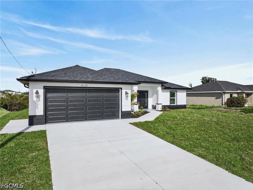 New construction waterfront home in NE Cape Coral! This 4 - photo 4