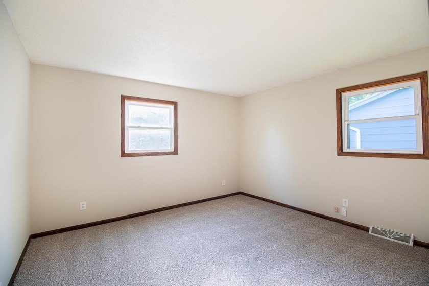 Welcome to this west-facing, move-in-ready split-entry home - photo 11