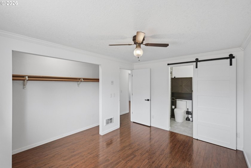 Move-in ready, fully remodeled single-level home in Coos Bay! - photo 11