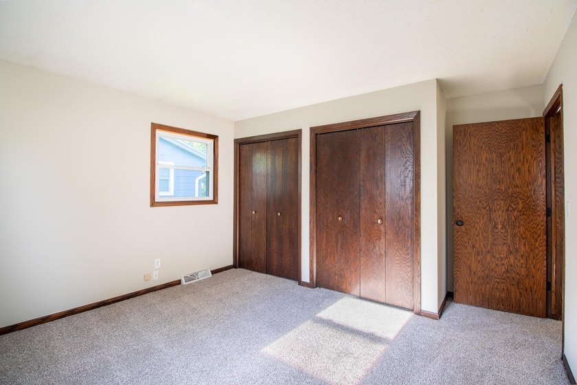 Welcome to this west-facing, move-in-ready split-entry home - photo 12