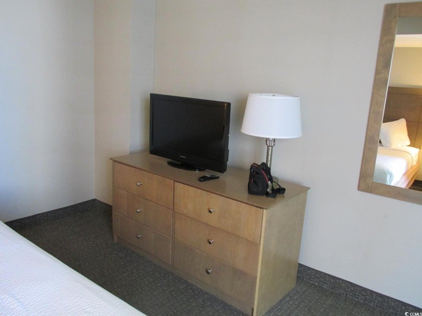 King oceanview unit with large balcony, private bedroom; Murphy - photo 3