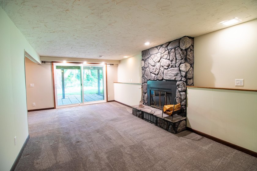 Welcome to this west-facing, move-in-ready split-entry home - photo 16