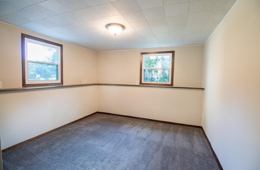 Welcome to this west-facing, move-in-ready split-entry home - photo 20