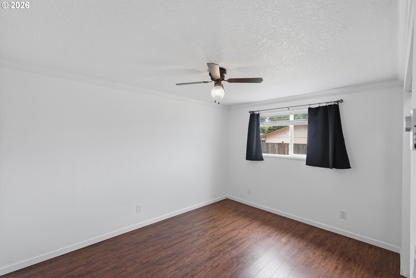 Move-in ready, fully remodeled single-level home in Coos Bay! - photo 22