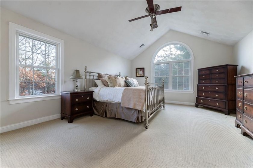 Tucked into the heart of Usquepaugh Hills, this West Kingston - photo 23
