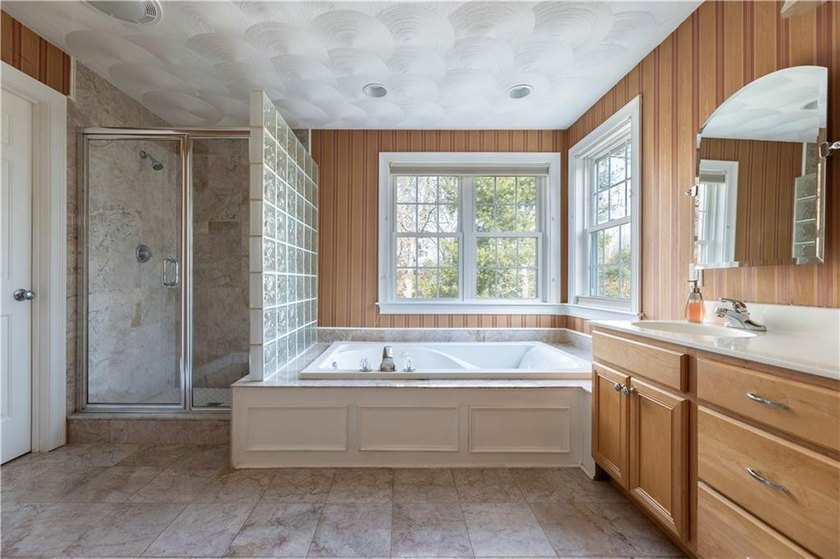 Tucked into the heart of Usquepaugh Hills, this West Kingston - photo 26