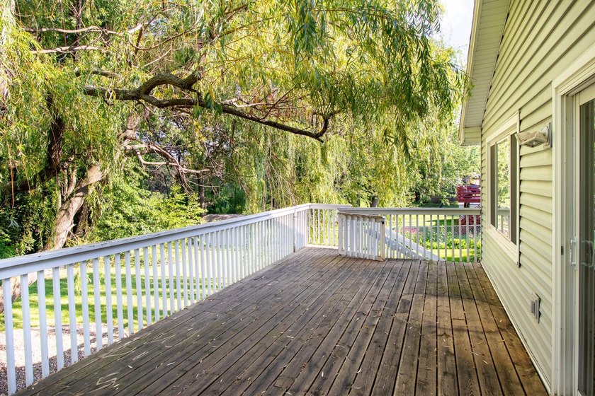 Welcome to this west-facing, move-in-ready split-entry home - photo 31