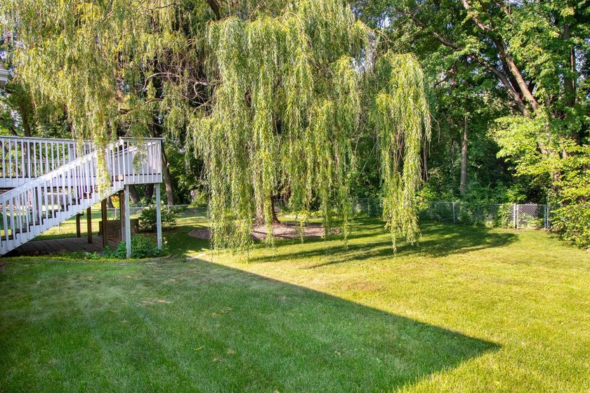Welcome to this west-facing, move-in-ready split-entry home - photo 32