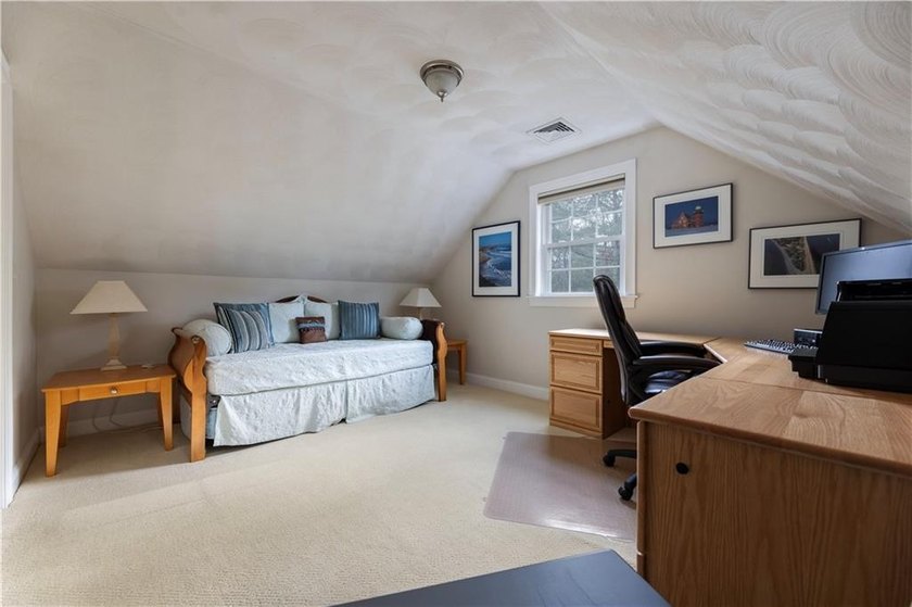 Tucked into the heart of Usquepaugh Hills, this West Kingston - photo 32