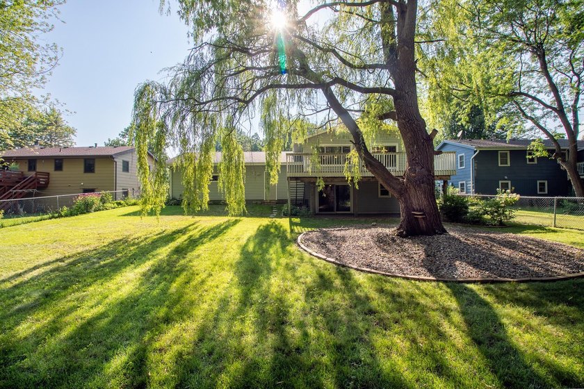 Welcome to this west-facing, move-in-ready split-entry home - photo 33