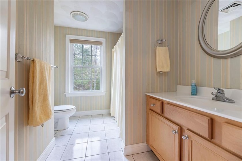 Tucked into the heart of Usquepaugh Hills, this West Kingston - photo 33