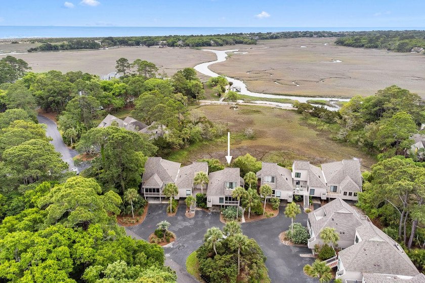 Beautifully updated two-bedroom townhouse with long tidal marsh - photo 2