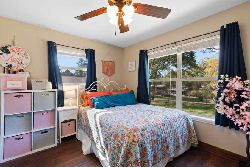 guest bedroom with view - photo 17