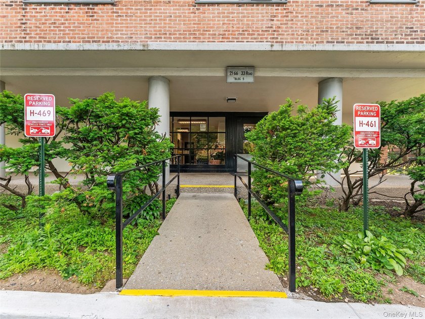 Welcome to this beautifully maintained two-bedroom apartment in - photo 3
