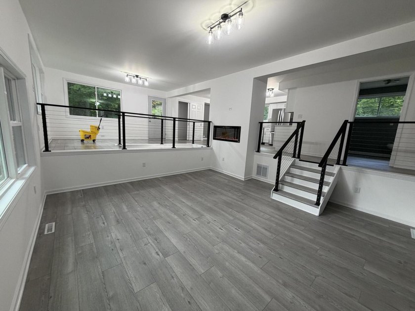 Beautifully renovated 4-bedroom, 2.5-bath home on 1.38 acres - photo 12