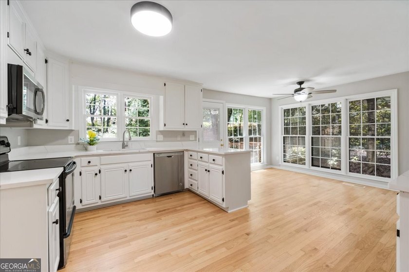 Traditional brick home on a lovely wooded lot near the best of - photo 19