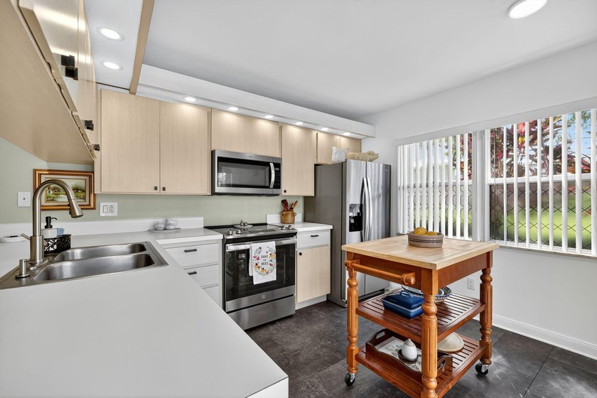Discover this charming 2 bed townhouse in a beautifully - photo 19