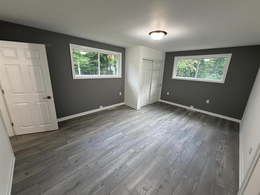 Beautifully renovated 4-bedroom, 2.5-bath home on 1.38 acres - photo 20