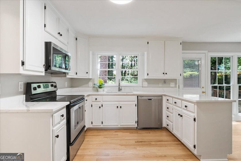 Traditional brick home on a lovely wooded lot near the best of - photo 21