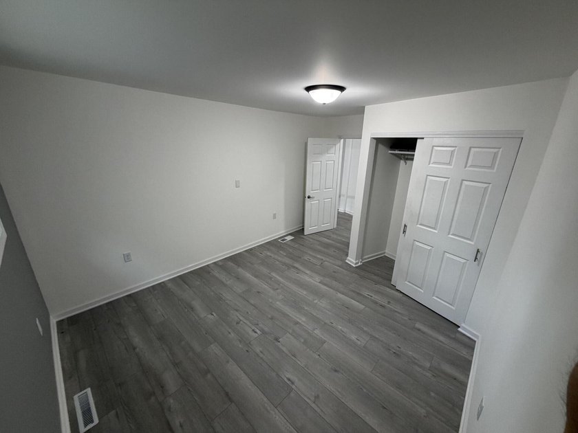 Beautifully renovated 4-bedroom, 2.5-bath home on 1.38 acres - photo 21