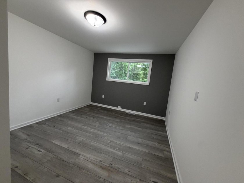 Beautifully renovated 4-bedroom, 2.5-bath home on 1.38 acres - photo 22