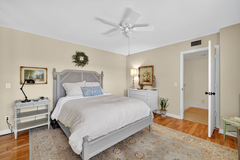 Discover this charming 2 bed townhouse in a beautifully - photo 23