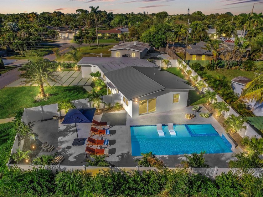 Welcome to this exceptional newly renovated modern luxury - photo 2