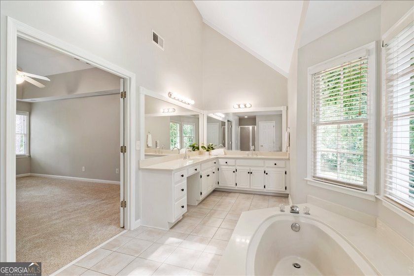 Traditional brick home on a lovely wooded lot near the best of - photo 36