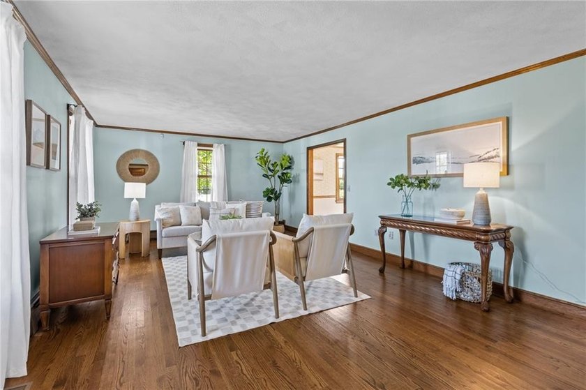 Welcome to a stately home ideally sited in desirable Ferncliffe - photo 4