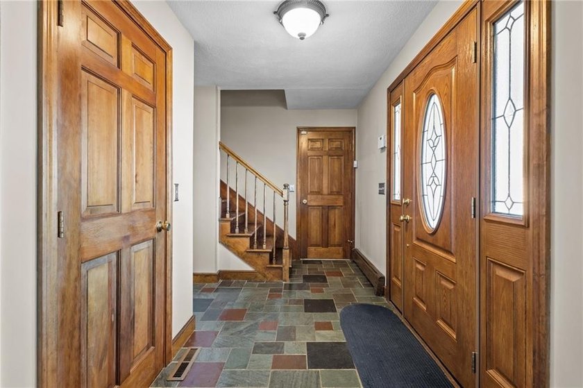 Welcome to a stately home ideally sited in desirable Ferncliffe - photo 8