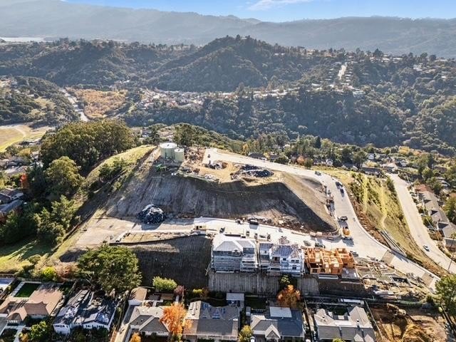Offered in one of San Mateo*s most exclusive enclaves a rare - photo 3