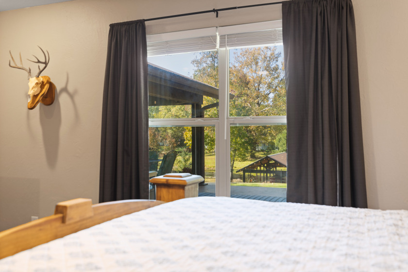 primary suite with lake view - photo 14