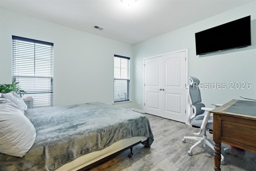Beautiful 5-bedroom, 3-bath home in the highly sought-after - photo 17