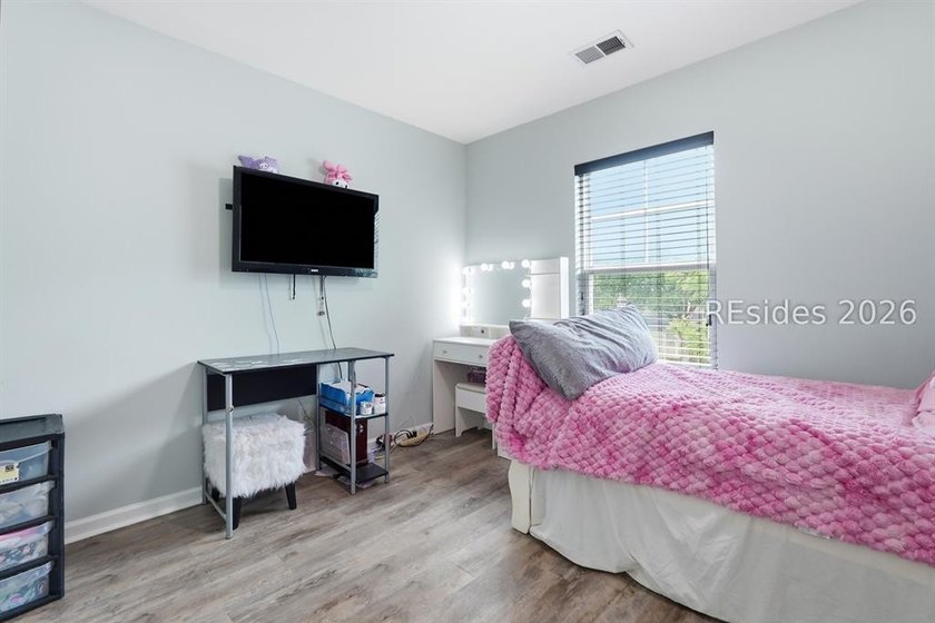 Beautiful 5-bedroom, 3-bath home in the highly sought-after - photo 32