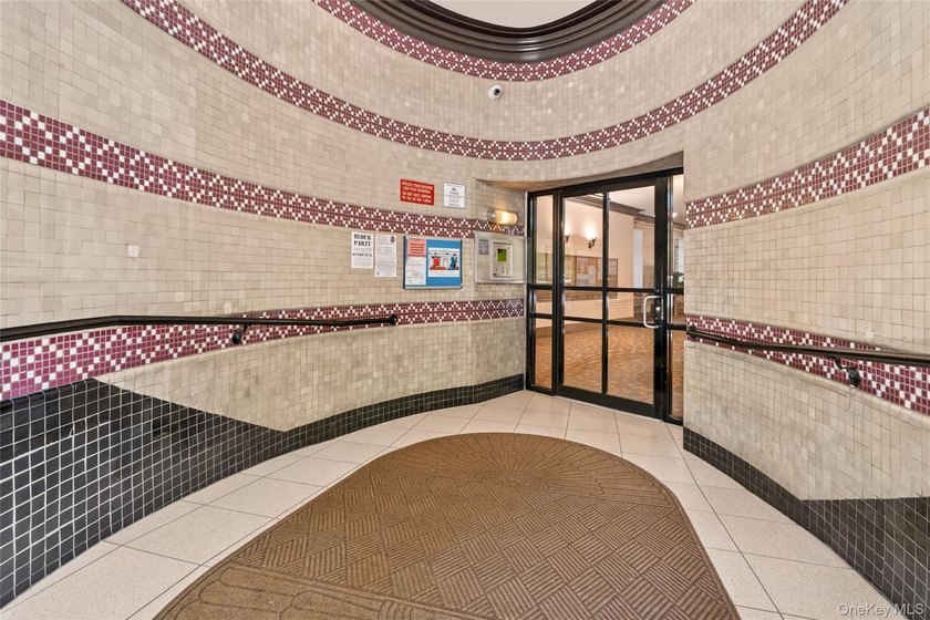 SPONSOR UNIT - NO BOARD APPROVAL - Renovated one-bedroom, one - photo 8