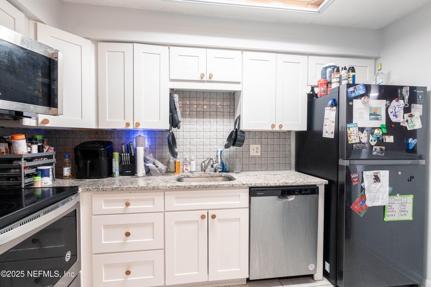 Condo in the heart of Southside Jacksonville 15 minutes from the - photo 3