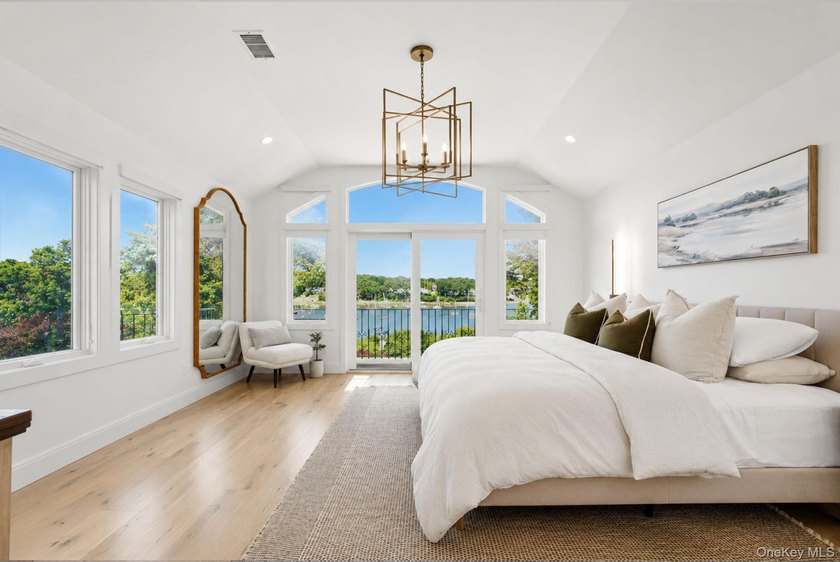 Welcome to 88 E. Shore Road, an extraordinary waterfront - photo 7