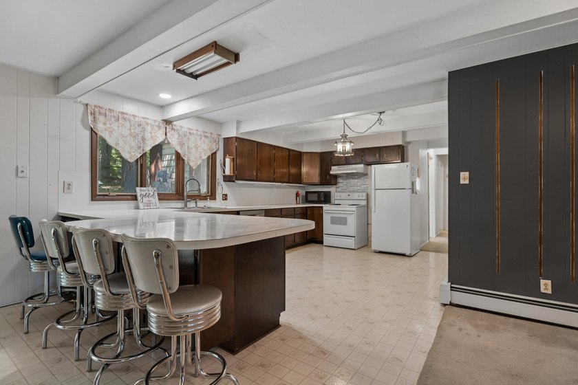 Beautiful home overlooking Lake Geneva and the beach on CCR - photo 12
